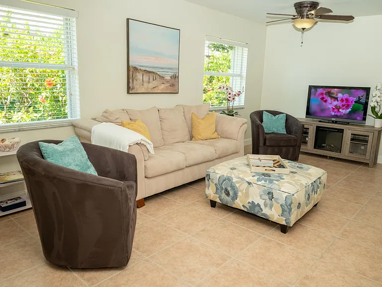 2247 Pineland Ave — Photo 7