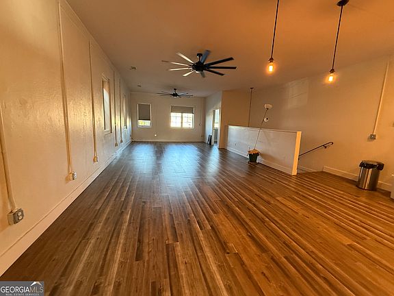 4th image of 95 W Franklin St