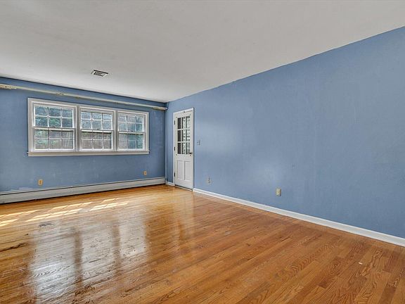 5th image of 1643 Mountain Heights Dr