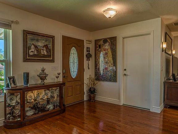 2nd image of 3321 San Domingo St