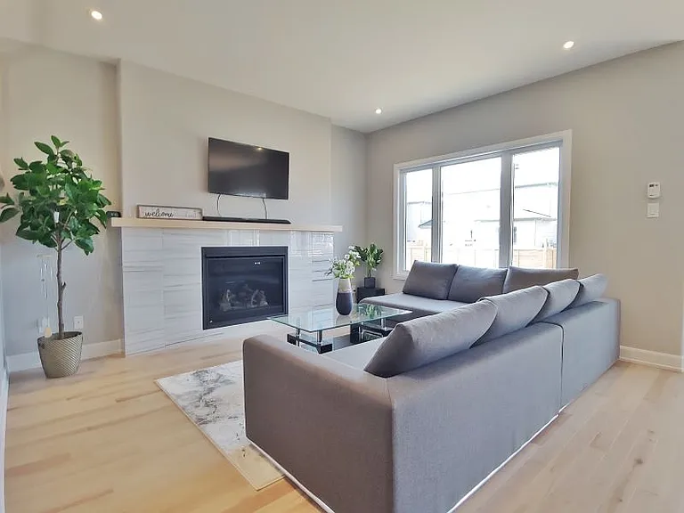 321 Moonlight Dr — Photo 4
