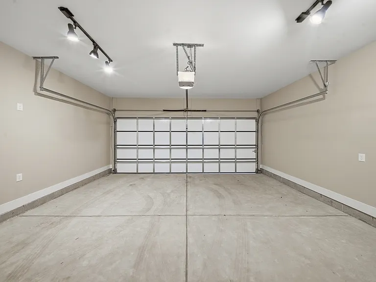 1602 Julia Maulden Pl — Photo 37
