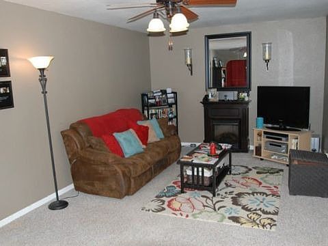 5th image of 303 Quince St NE