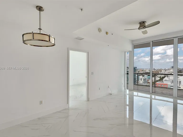50 S Pointe Dr #2007 — Photo 10