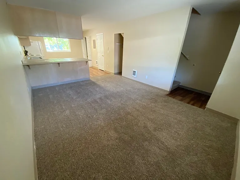 Hummingbird Court — Photo 2