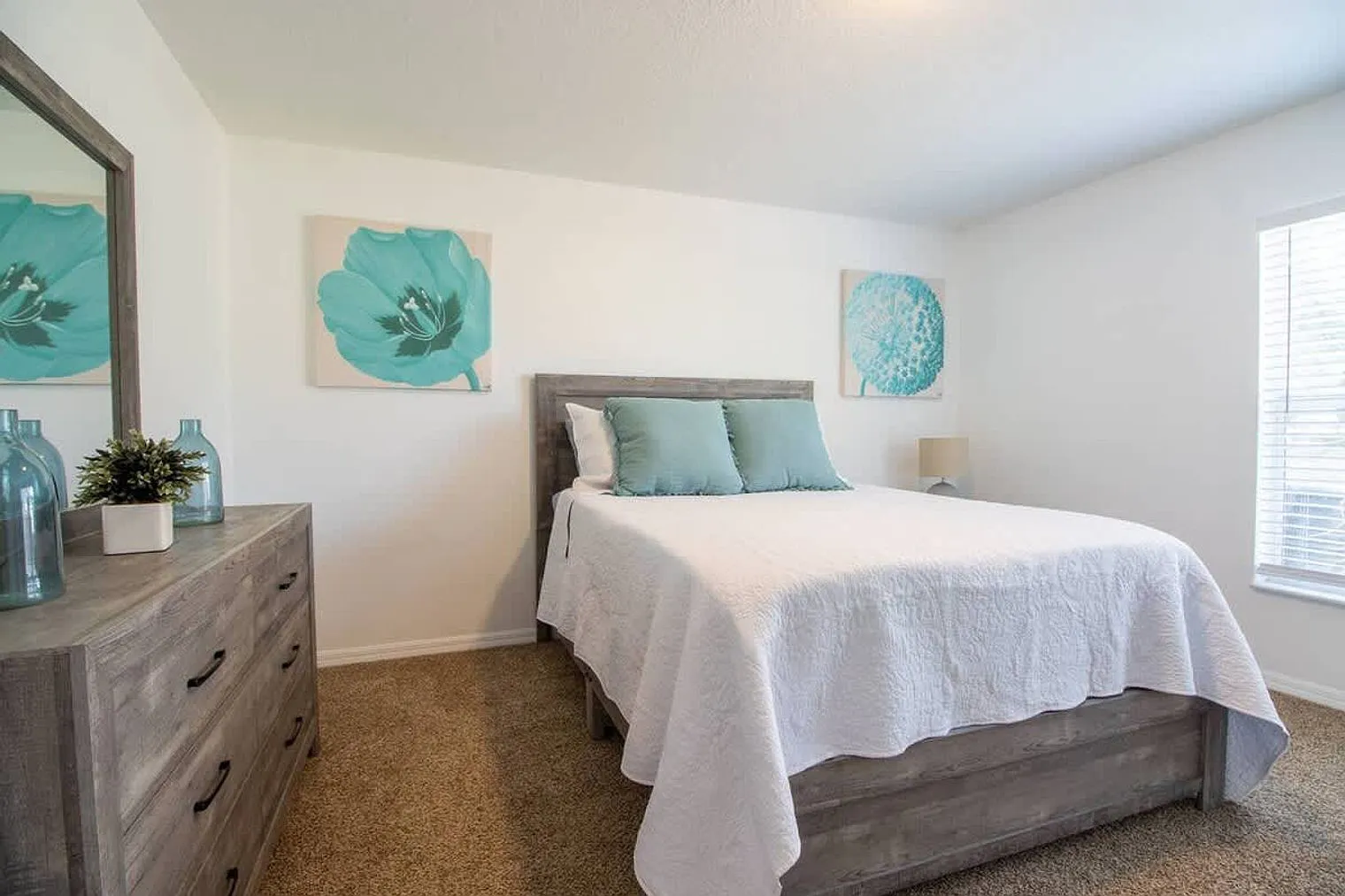 3 bed, 2.0 bath, 1205 sqft, $2,885 — Photo 3