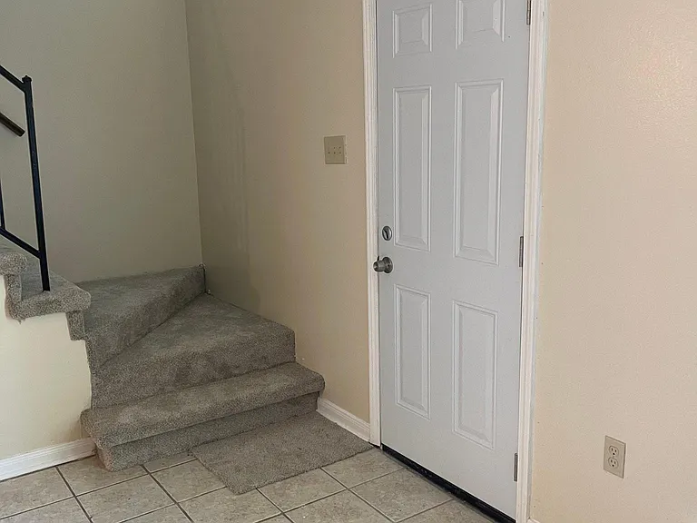 1153 Heather Ln #C — Photo 5