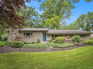 30090 Minglewood Ln, Farmington Hills, MI 48334