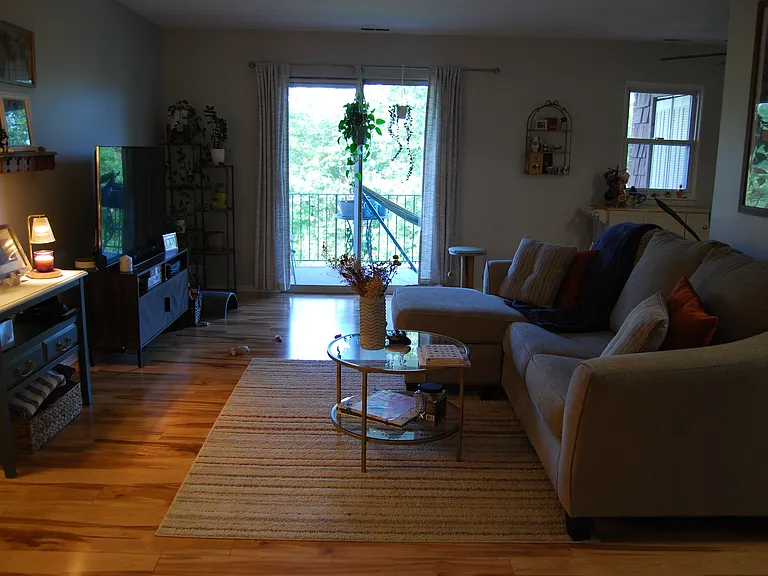67 E Broadway — Photo 4