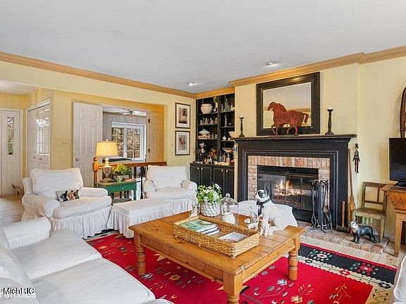 5th image of 4089 Birchmont Trl