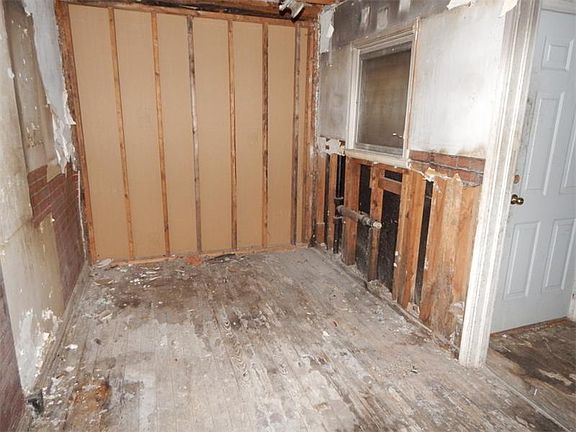 4th image of 5080 East St