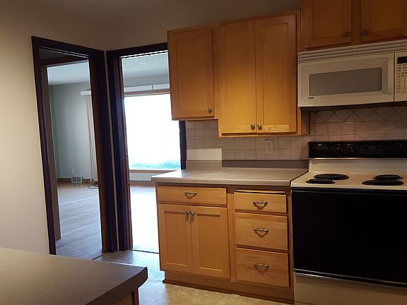 Kitchen (view from side entry)