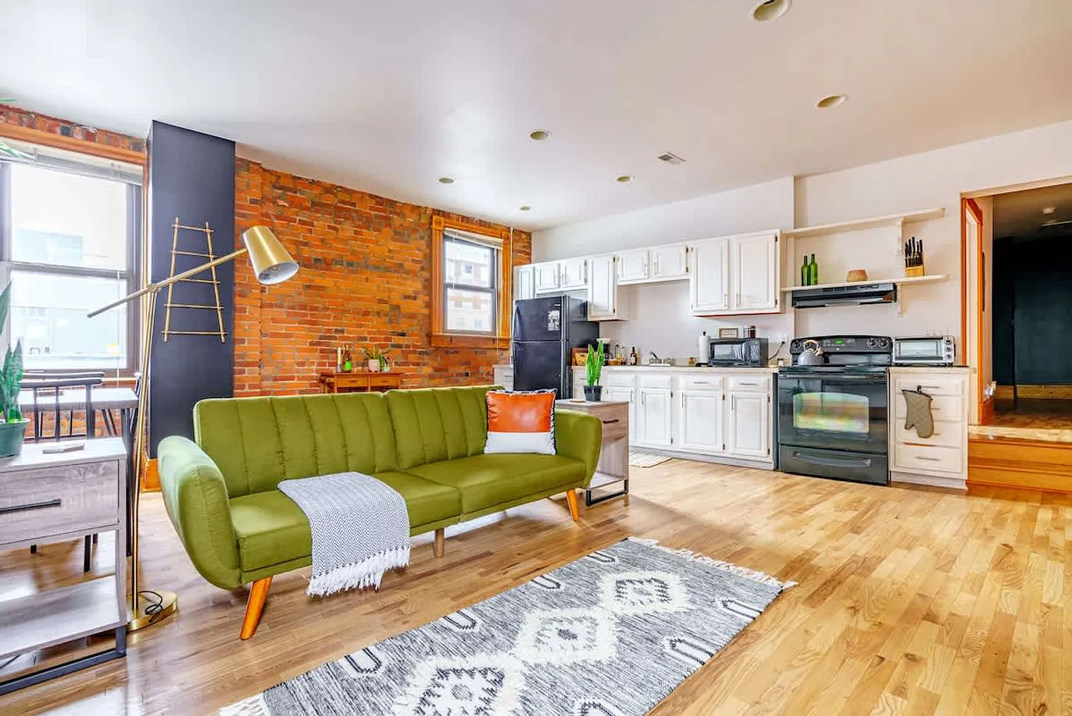 1 bed, 1.0 bath, 990 sqft, $3,245 — Photo 3