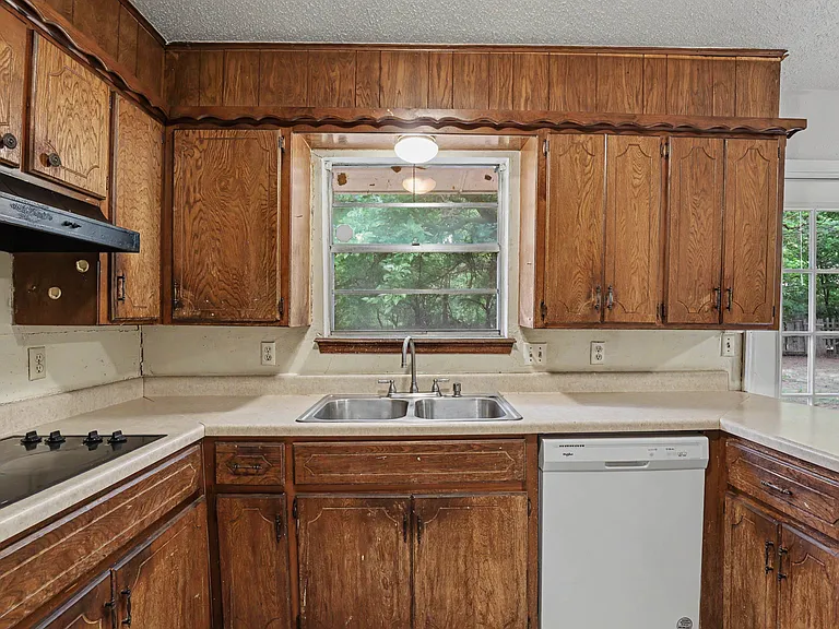 1301 Amhurst Ave — Photo 18