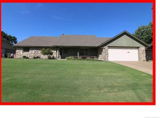 1209 Meadow Dr, Bartlesville, OK 74006