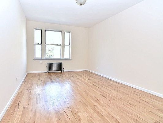 4th image of 714 W 181st St #44