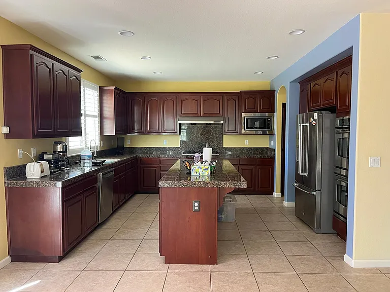 1037 Morning Glory Way — Photo 3