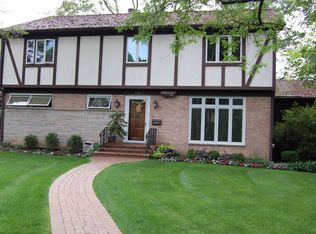 940 Meadowlark Ln, Glenview, IL 60025