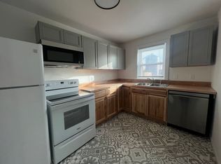 211 E 4th St, Dell Rapids, SD 57022