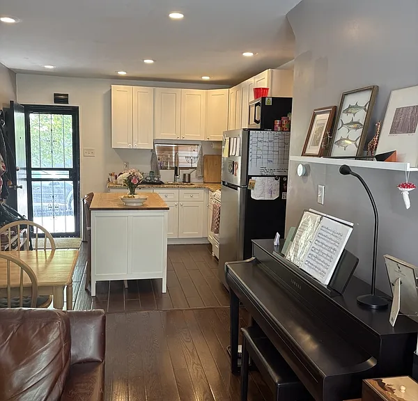 2144 Cherry St — Photo 3