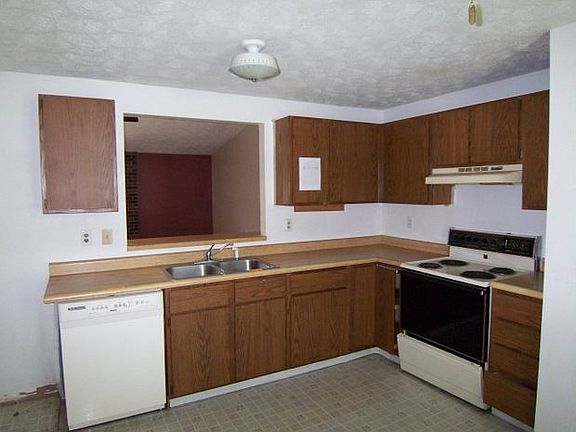 See over 75 photos of 6068 Shull Rd at http://www.thebrickranch.com/?p=2486