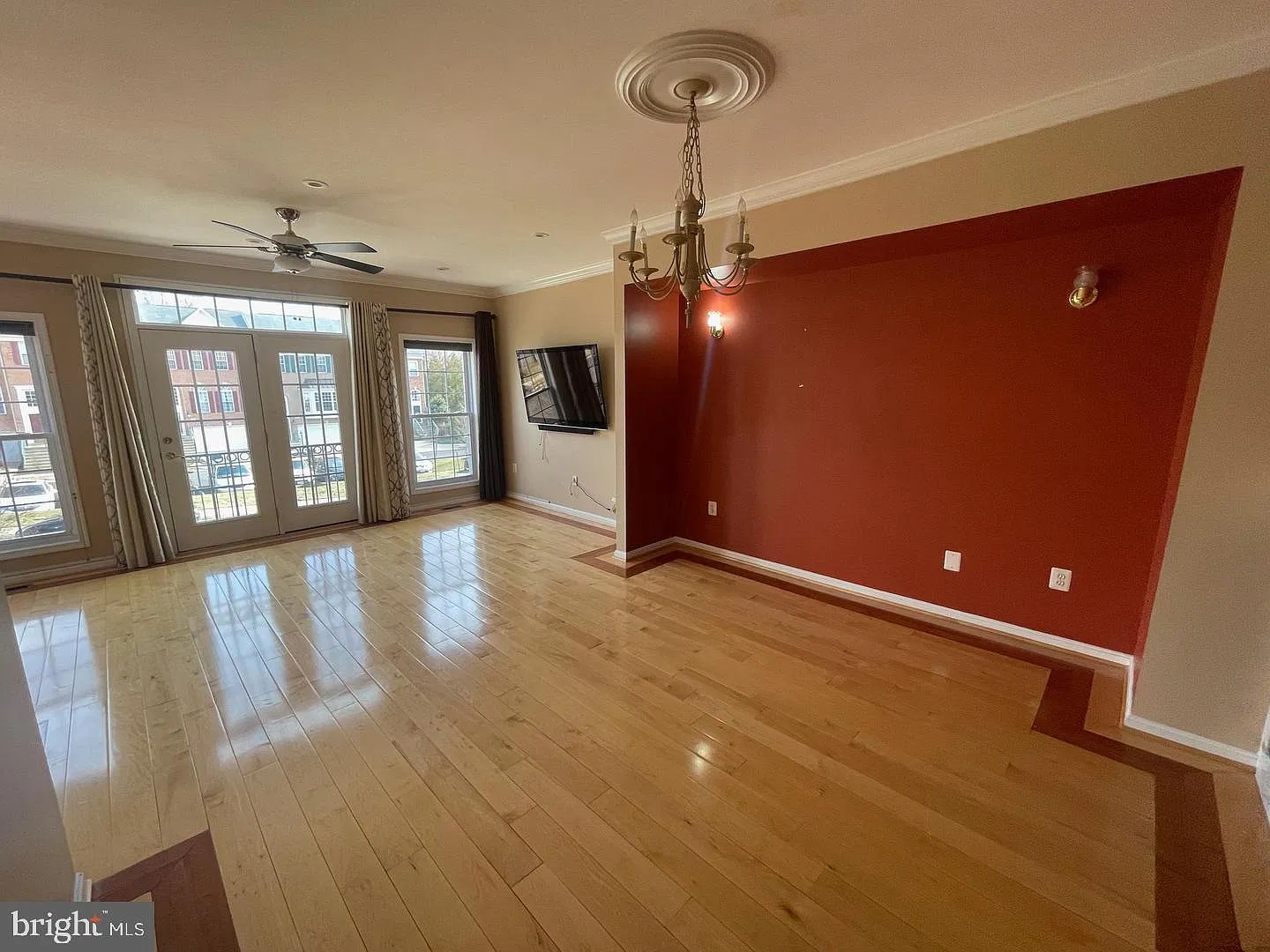 4 bed, 3.5 bath, 2400 sqft, $3,400 — Photo 4