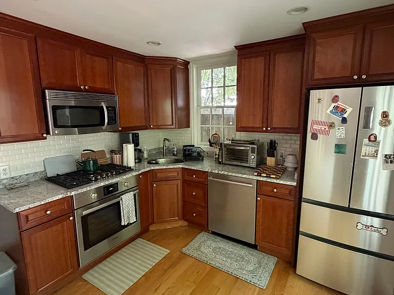 35th St NW — Photo 9