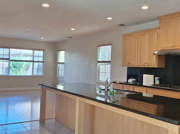537 W Esplanade Dr, Mountain House, CA 95391