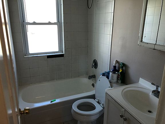 5th image of 13512 Saint James Ave