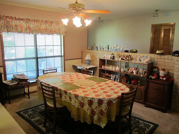 4th image of 3827 Ravenwood Dr
