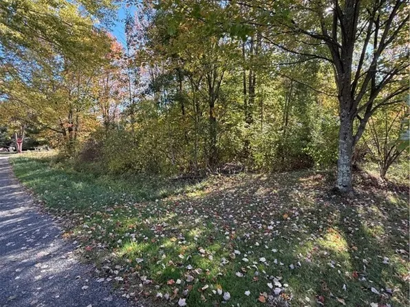 Walnut St, Andover, OH 44003