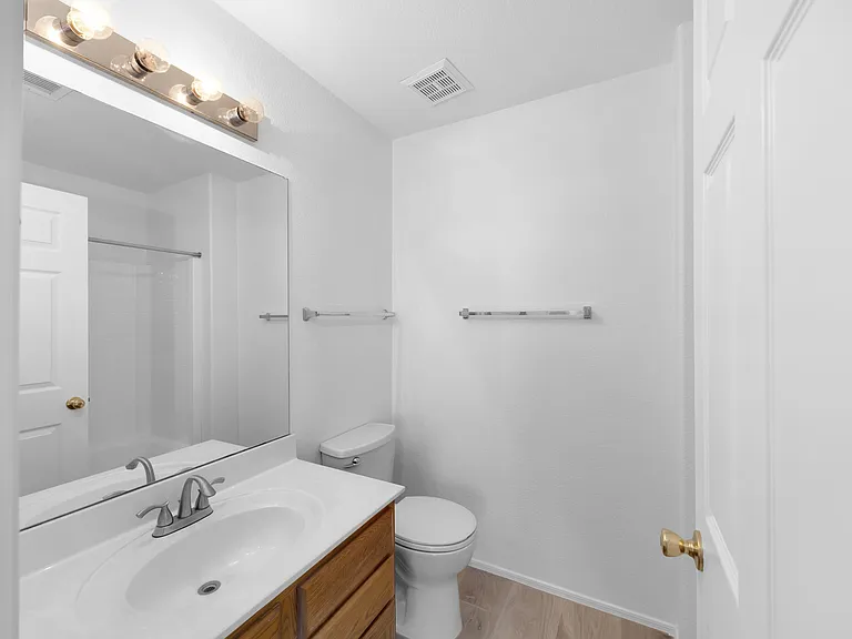 3309 E San Remo Ave — Photo 16