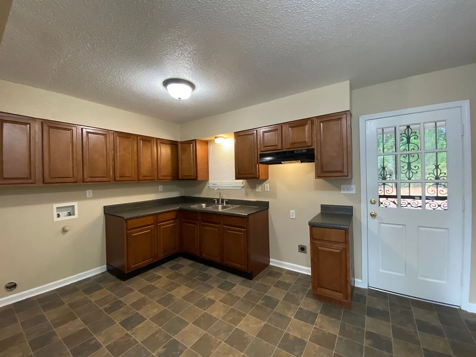 4665 Royal Ridge Dr — Photo 2