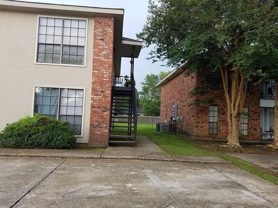 1st image of 105 Country Ln APT B