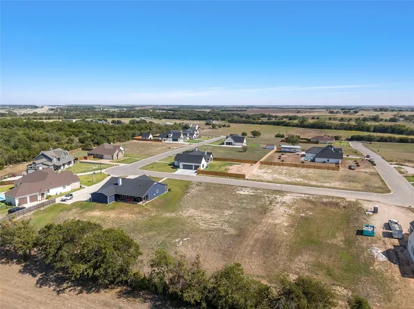 28 Pareya Cir, West, TX 76691