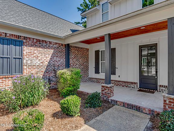 3rd image of 150 Pine Ridge Cir