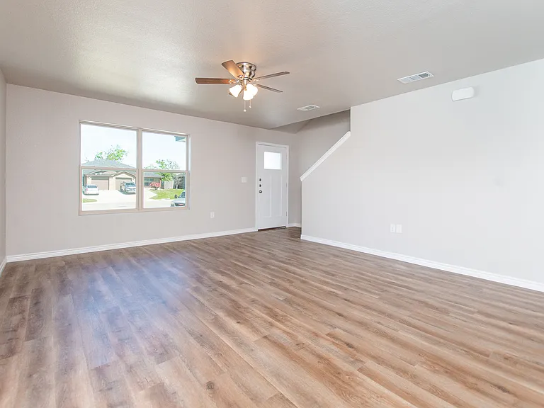 2542 Leroy Ln #B — Photo 2