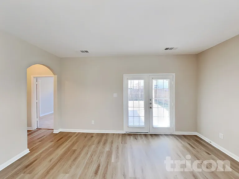 131 Mount Vernon Ln — Photo 3