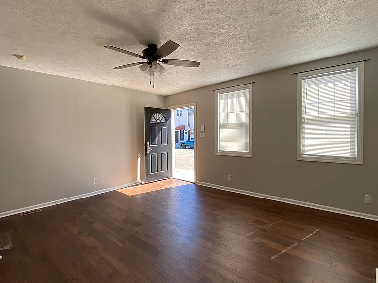1715 Mary St — Photo 3