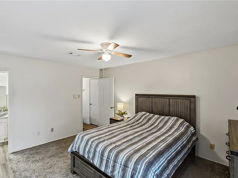 2523 Longmire Dr — Photo 22