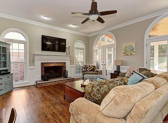 5th image of 10408 Oak Pond Cres