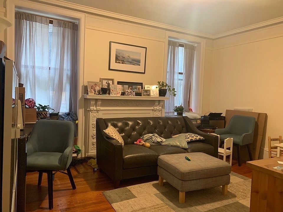 1st image of 527 Cathedral Pkwy #26