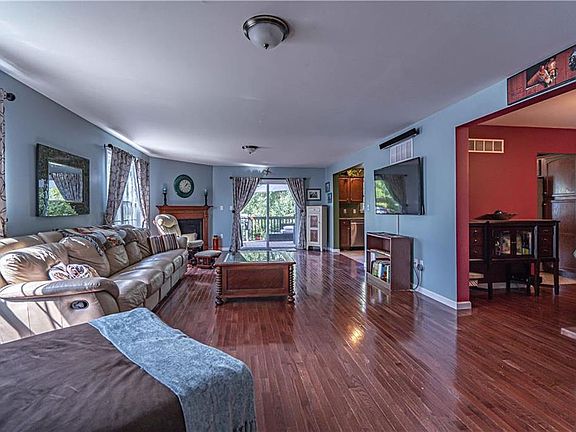5th image of 829 N Fork Dr