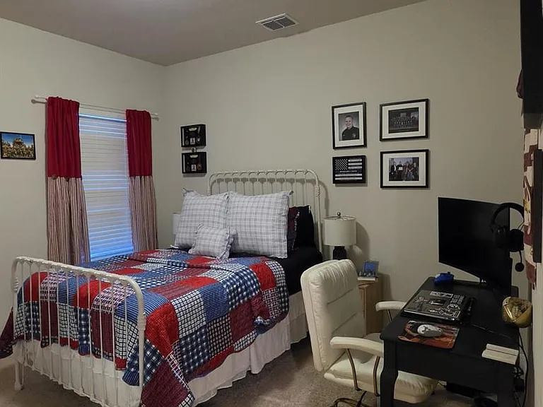 221 Travis Ln — Photo 13