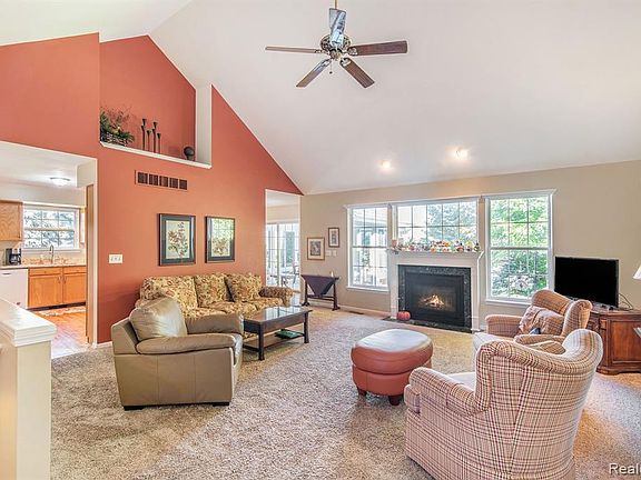 4th image of 16213 Hill Forest Dr