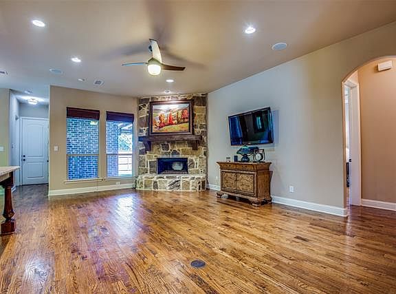 5th image of 3114 Bainbridge Ln