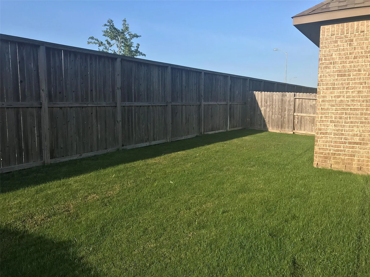 4 bed, 3.0 bath, 2495 sqft, $2,995 — Photo 2