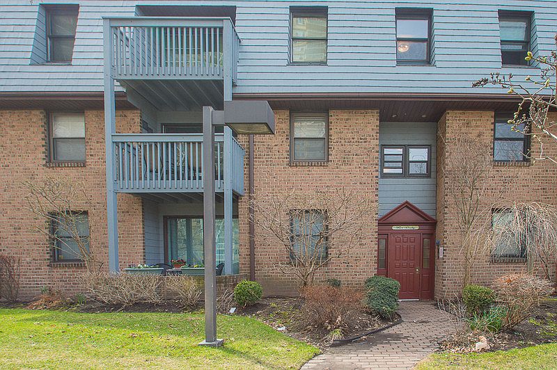 Brick Exterior, townhouse-appearance