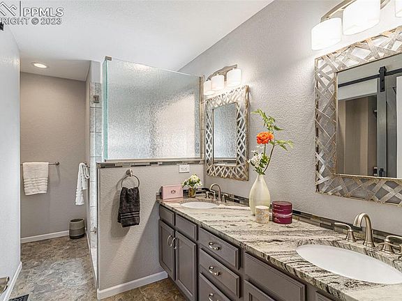 5th image of 8880 Quail Glen Dr