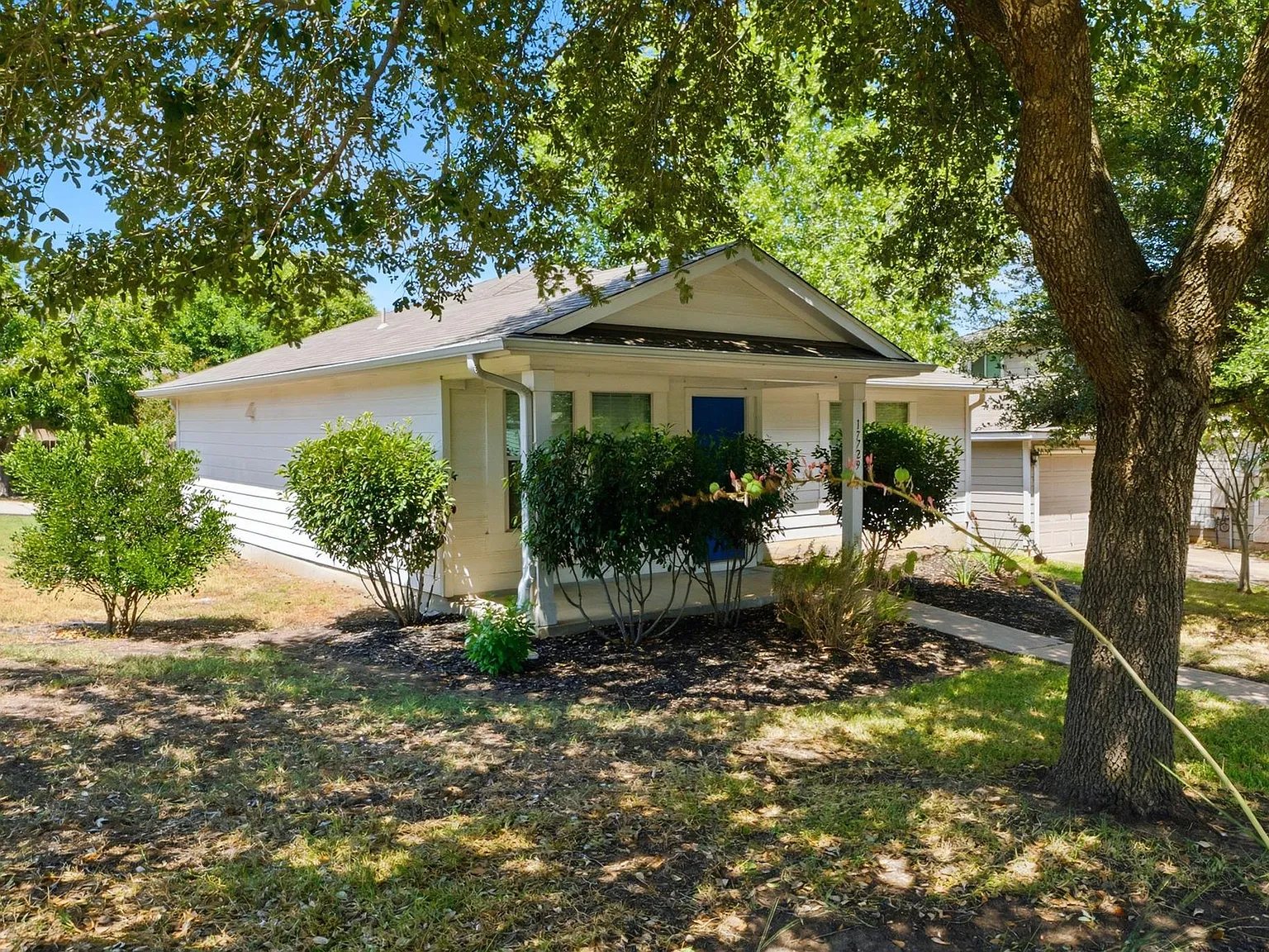 2 bed, 2.0 bath, 1076 sqft, $1,700 — Photo 4